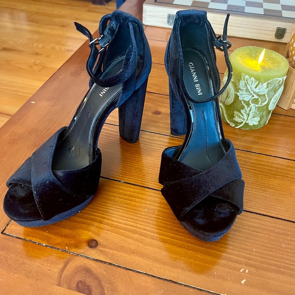 Gianni Bini Midnight Velvet Sandals